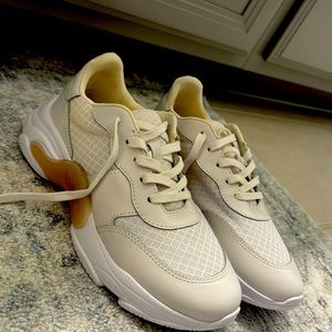 WomansSchutz size 10 white sneakers
